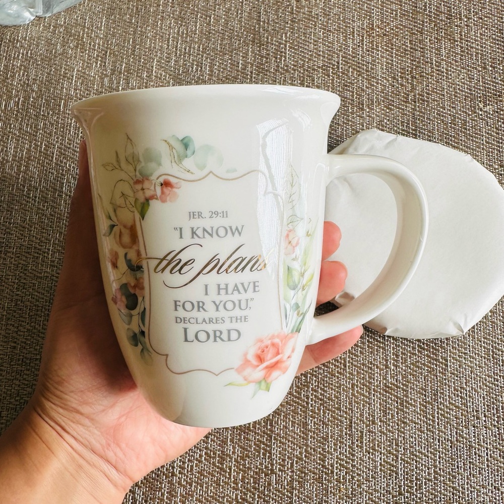 Floral Pink Ceramic Mug with Lid - Inspirational Scripture Design - Picture 3 of 8